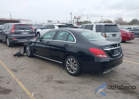 2015 Mercedes-Benz C 300 z USA, uszkodzony, nr VIN 55SWF4JB3FU055907